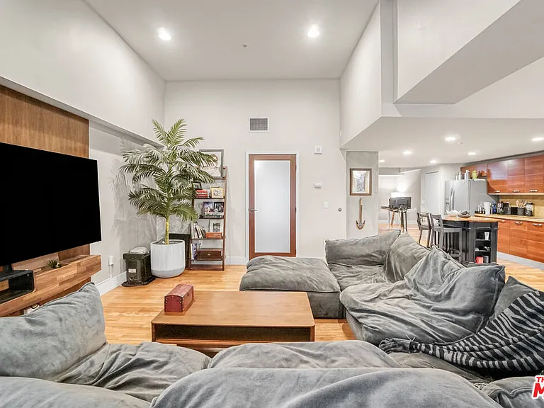 460 S Spring St #212 — Photo 13