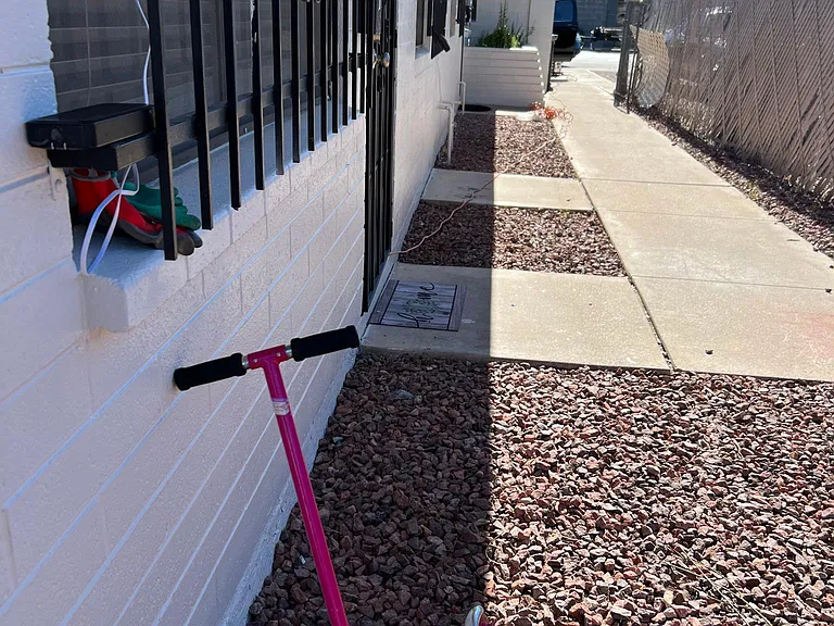 1118 E 2nd St #B — Photo 17