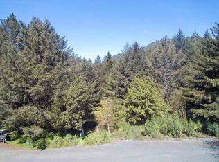 135 Eileen Rd, Whitethorn, CA 95589