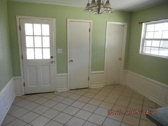 4th image of 4011 Sweetbriar Dr