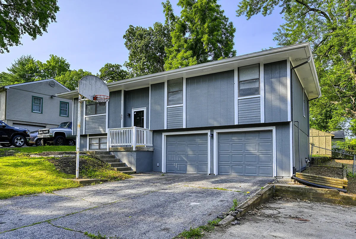 Building Photo - 607 NE 39th Ter