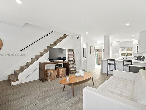 3rd image of 52 NE 20th Ct #9C