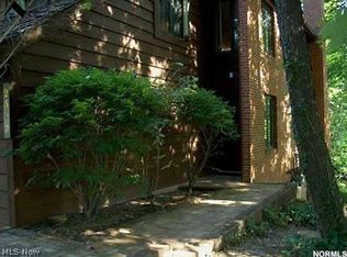 255 Solon Rd, Chagrin Falls, OH 44022