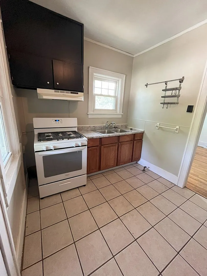 2 bedroom apartment — Photo 1