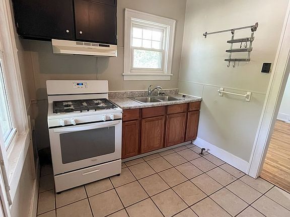 3rd image of 2523 Brady St #4