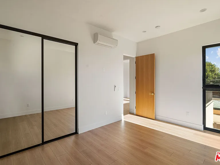 3909 W Exposition Blvd — Photo 29