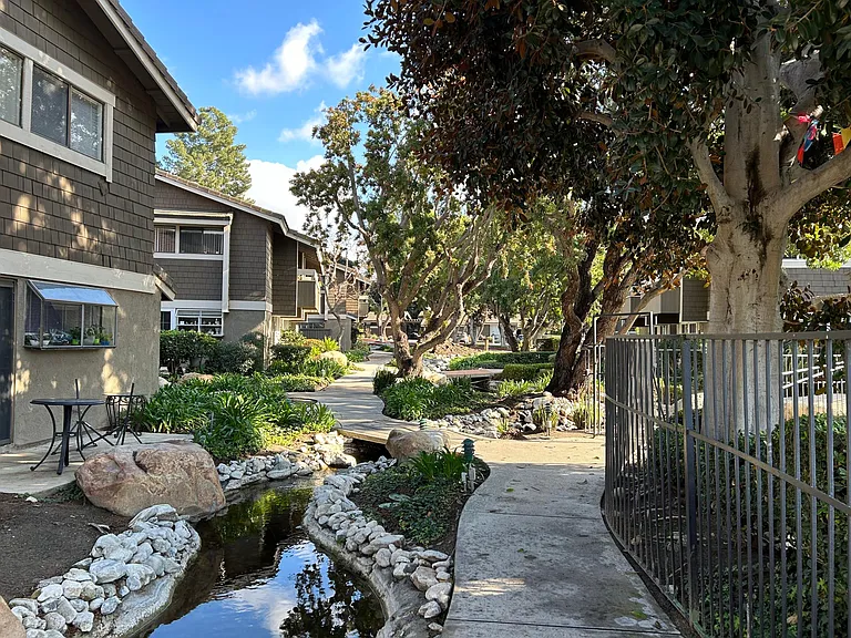 237 Streamwood — Photo 23
