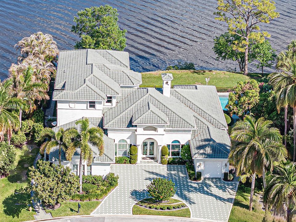 1st image of 226 SW Palm Cove Dr