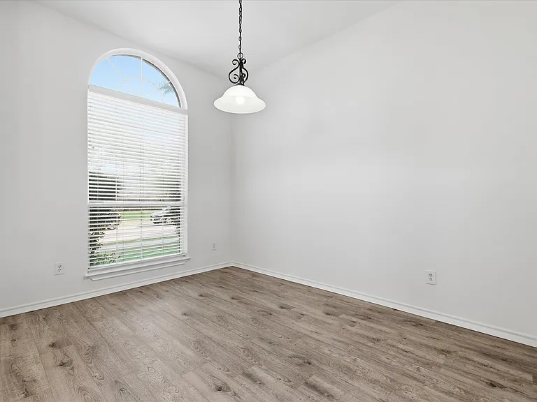 5625 Overland Dr — Photo 27