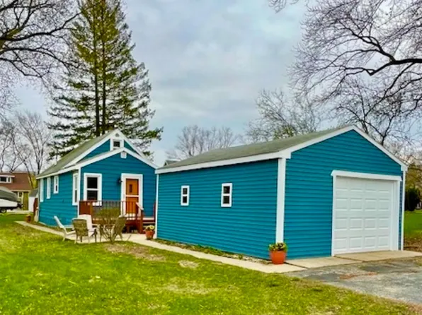 1415 W Sunnyside Dr, McHenry, IL 60051