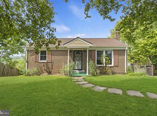 16208 Crest Ct, Woodbridge, VA 22191