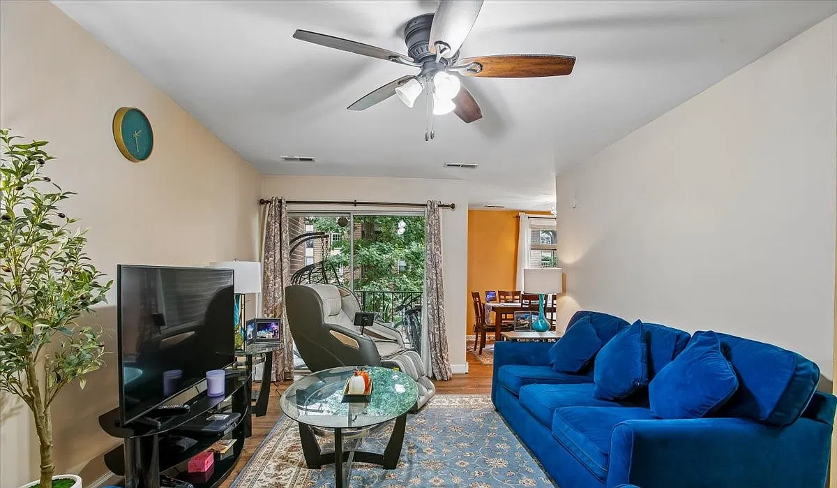1 bed, 728 sqft, $1,950 — Photo 2