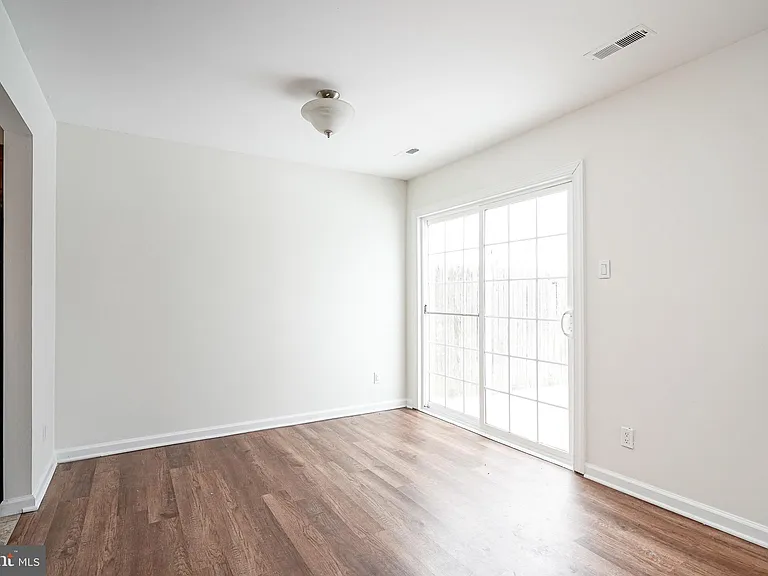 117 Chaucer Rd — Photo 6