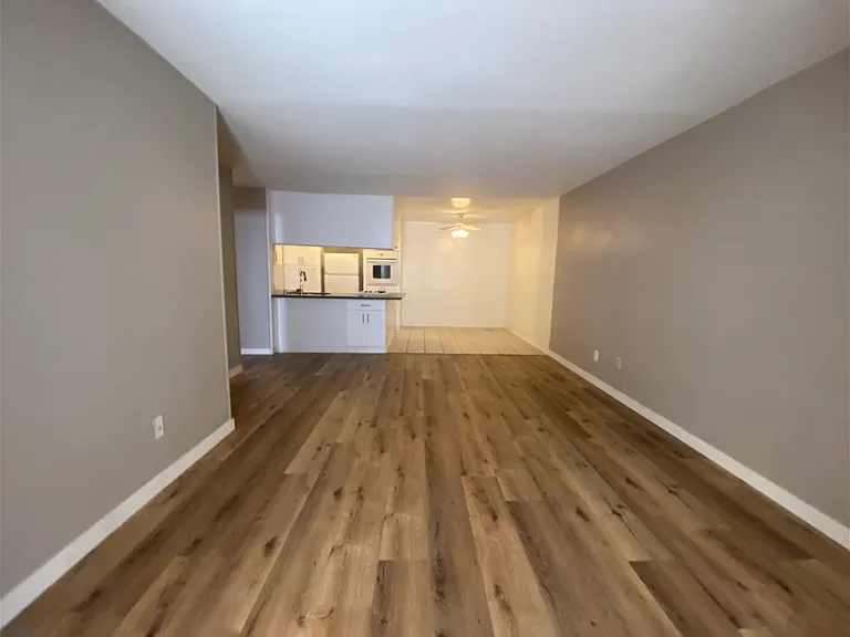 11920 Mayfield Ave #7 — Photo 1