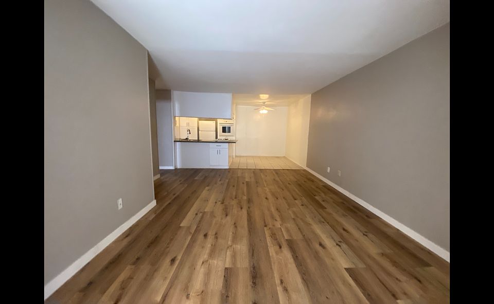 1st image of 11920 Mayfield Ave #7