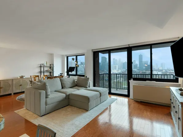 700 Grove Street image 1 of 39