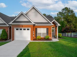 1002 Grey Oaks Ln, Chattanooga, TN 37421