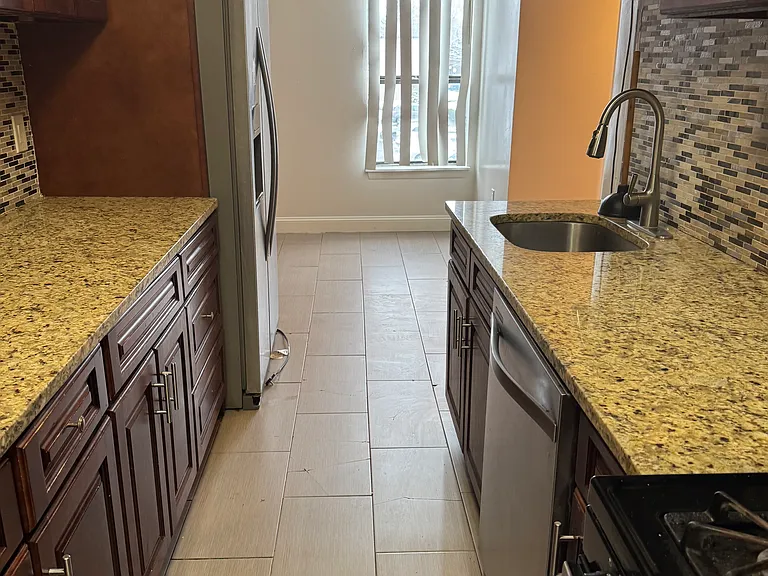 16 Shrewsbury Green Dr #I — Photo 24