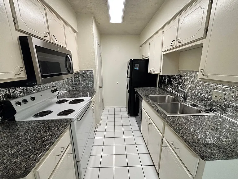 401 12th Ave SE #108 — Photo 3