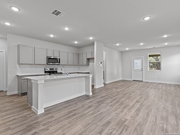 3rd image of 14710 Emerio Drive