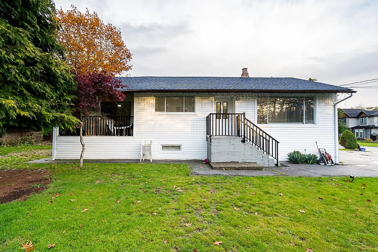 11205 78a Ave photo 1