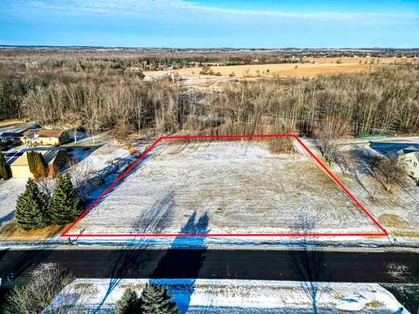 W7412 Red Hawk Dr, Appleton, WI 54914