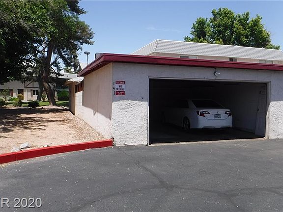 4th image of 141 Greenbriar Townhouse Way