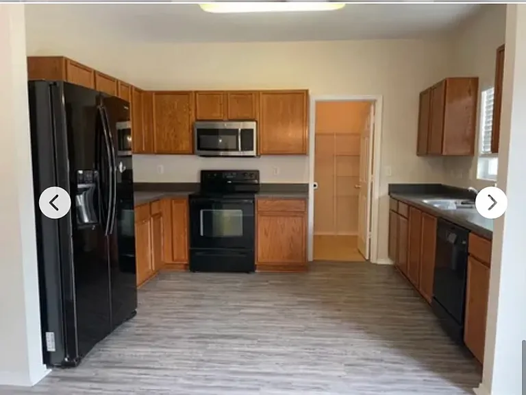 1017 Willow Wind Dr — Photo 4