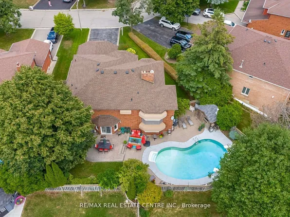 15 Brookbank Ct, Brampton, ON L6Z 3G4