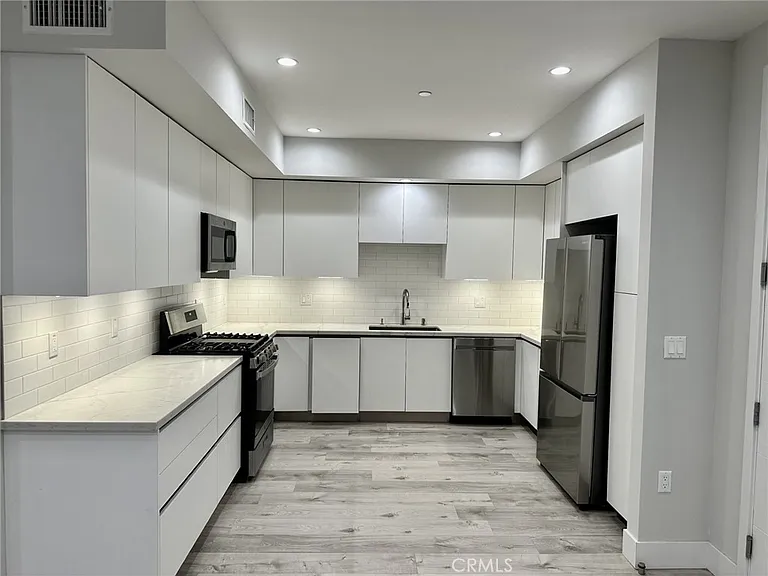 5820 La Mirada Ave #403 — Photo 2