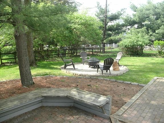 3rd image of 266 Beverly Pl