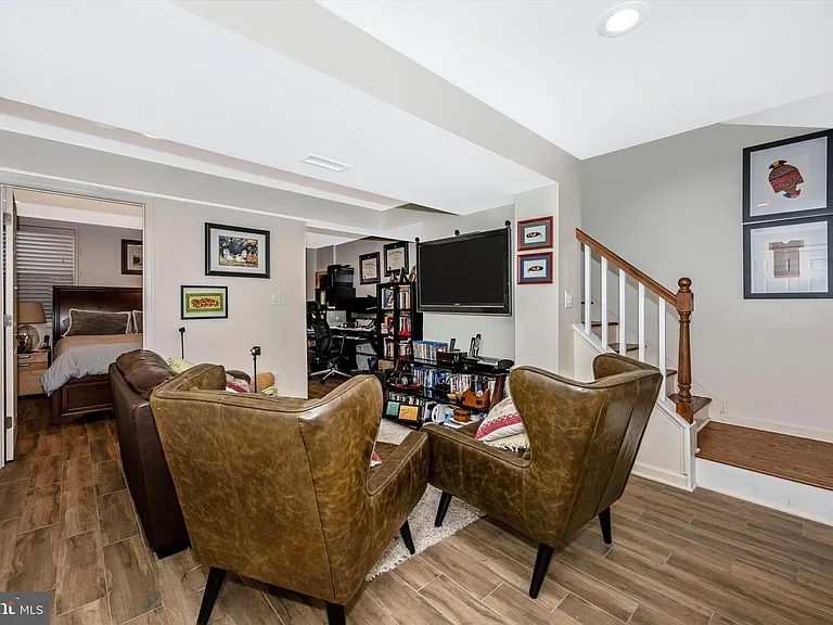 6402 Montrose Rd — Photo 29