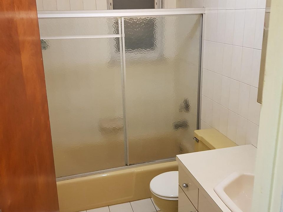 1st image of 139 Bay 13th St #1