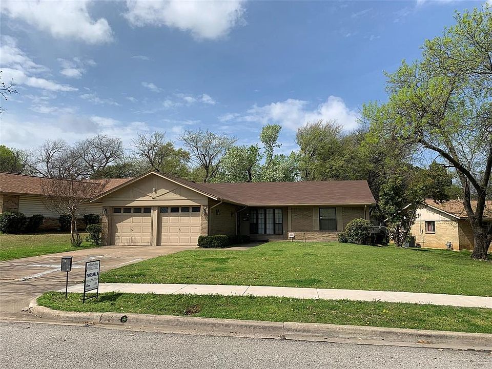 1st image of 2421 Timberlake Dr