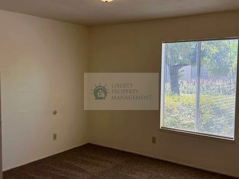 3285 Radcliff Way — Photo 7