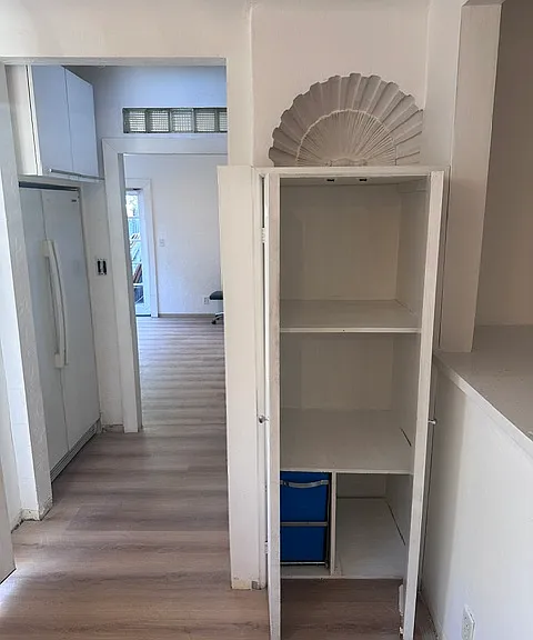 Deep pantry
