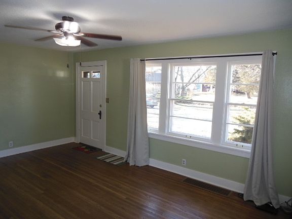 3rd image of 921 N Central Ave