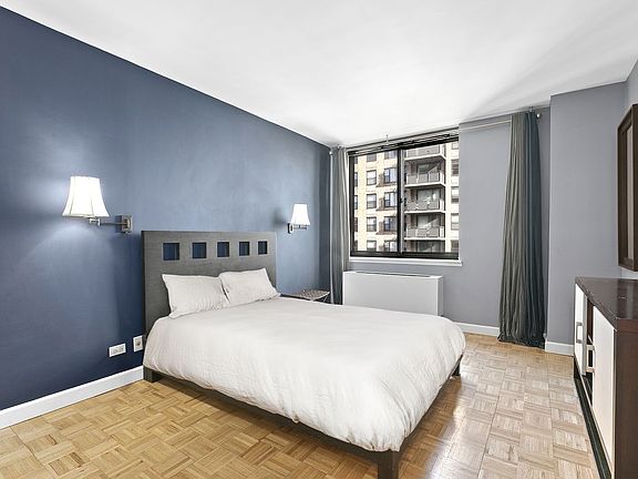 4th image of 250 E 40th St APT 32E