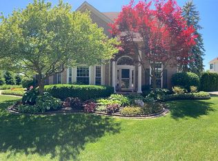 1120 Augusta Dr, Troy, MI 48085