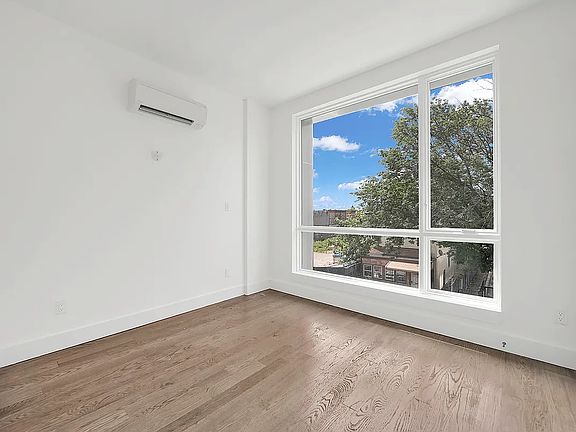 3rd image of 2909 Albemarle Rd #4S