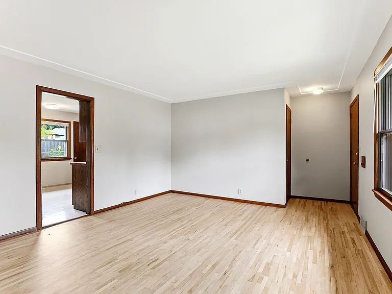 1276 Bradley St — Photo 3