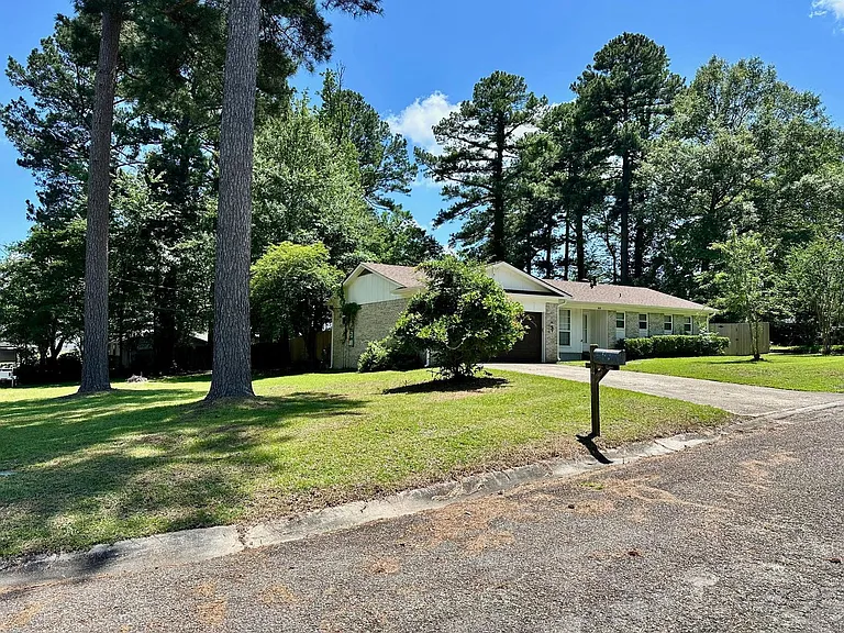 414 Newcomb Cv — Photo 13