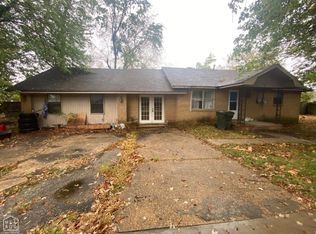 212 E College St, Bono, AR 72416