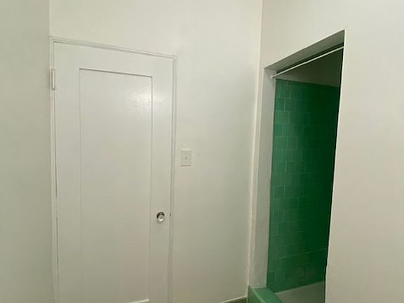 4th image of 427 N Adams St APT 2