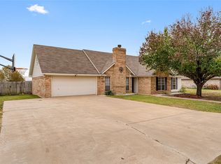 180 Quail Run Dr, Woodway, TX 76712