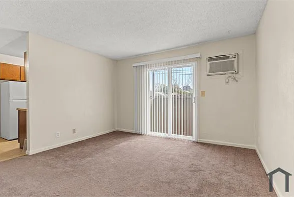 1185 Meadow Ln — Photo 6