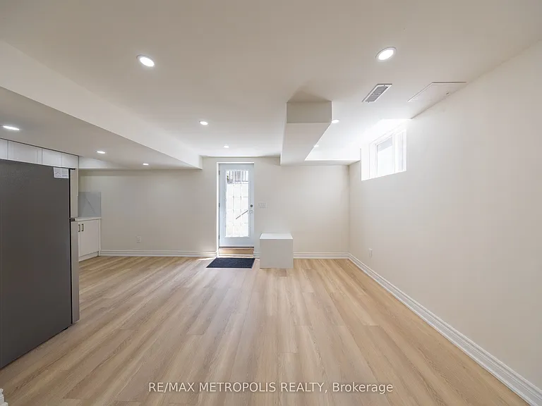 23 Gordon Cowling St #BASEMENT — Photo 7