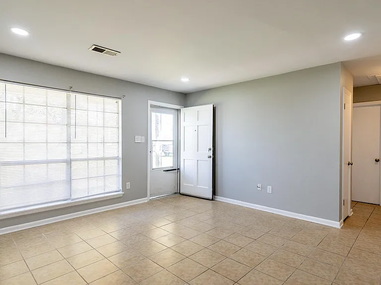 704 Candler Ave #B — Photo 5