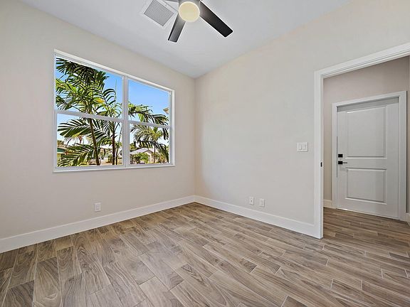 4th image of 7766 SE Hilltop Terrace