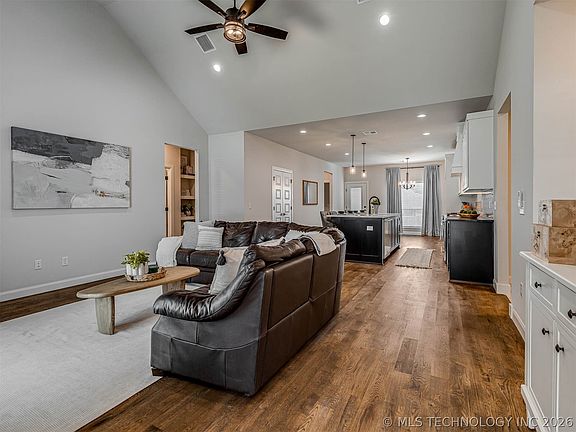 4th image of 5309 S Barnett Ave